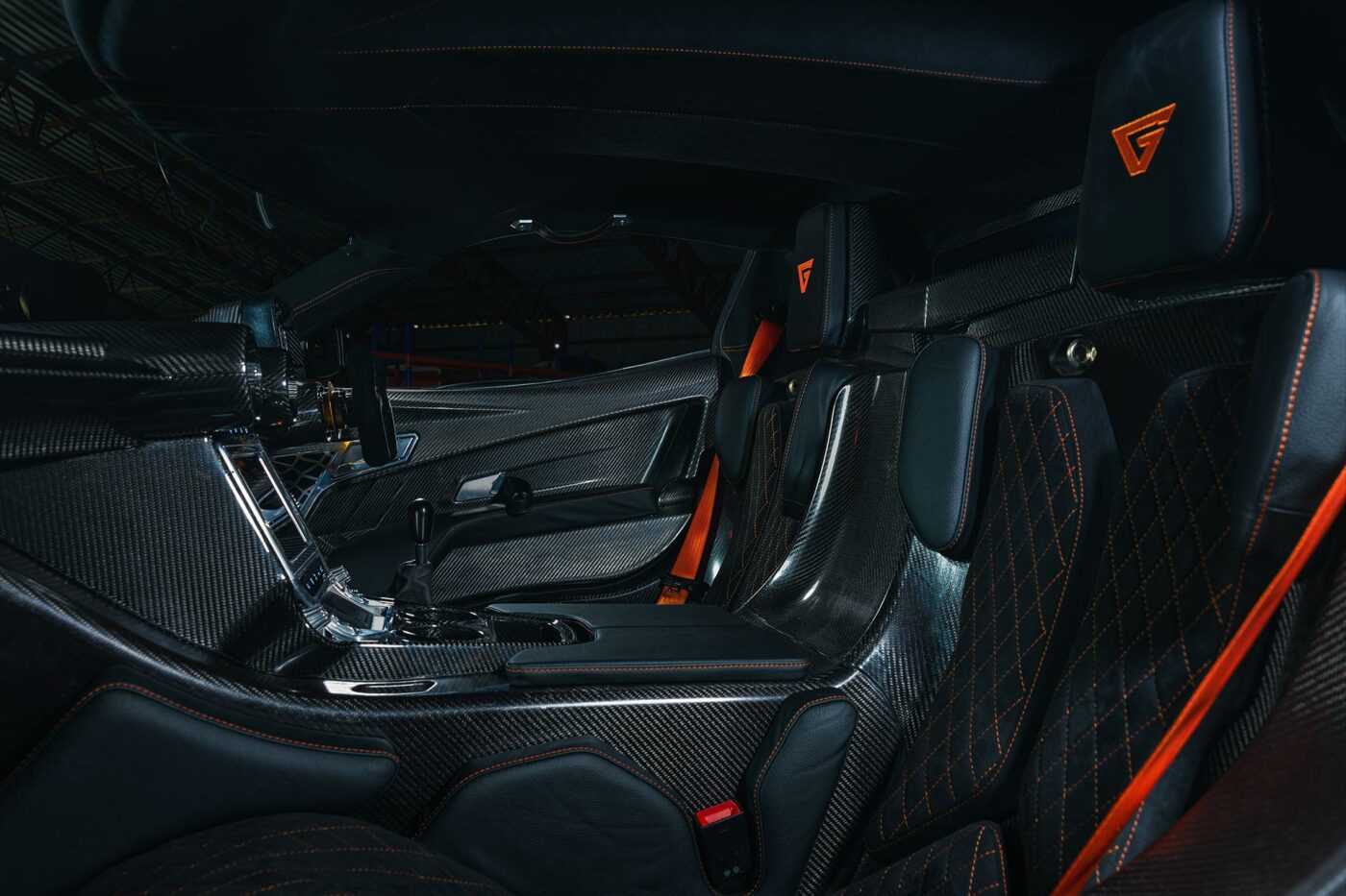 seats in Ginetta Akula supercar