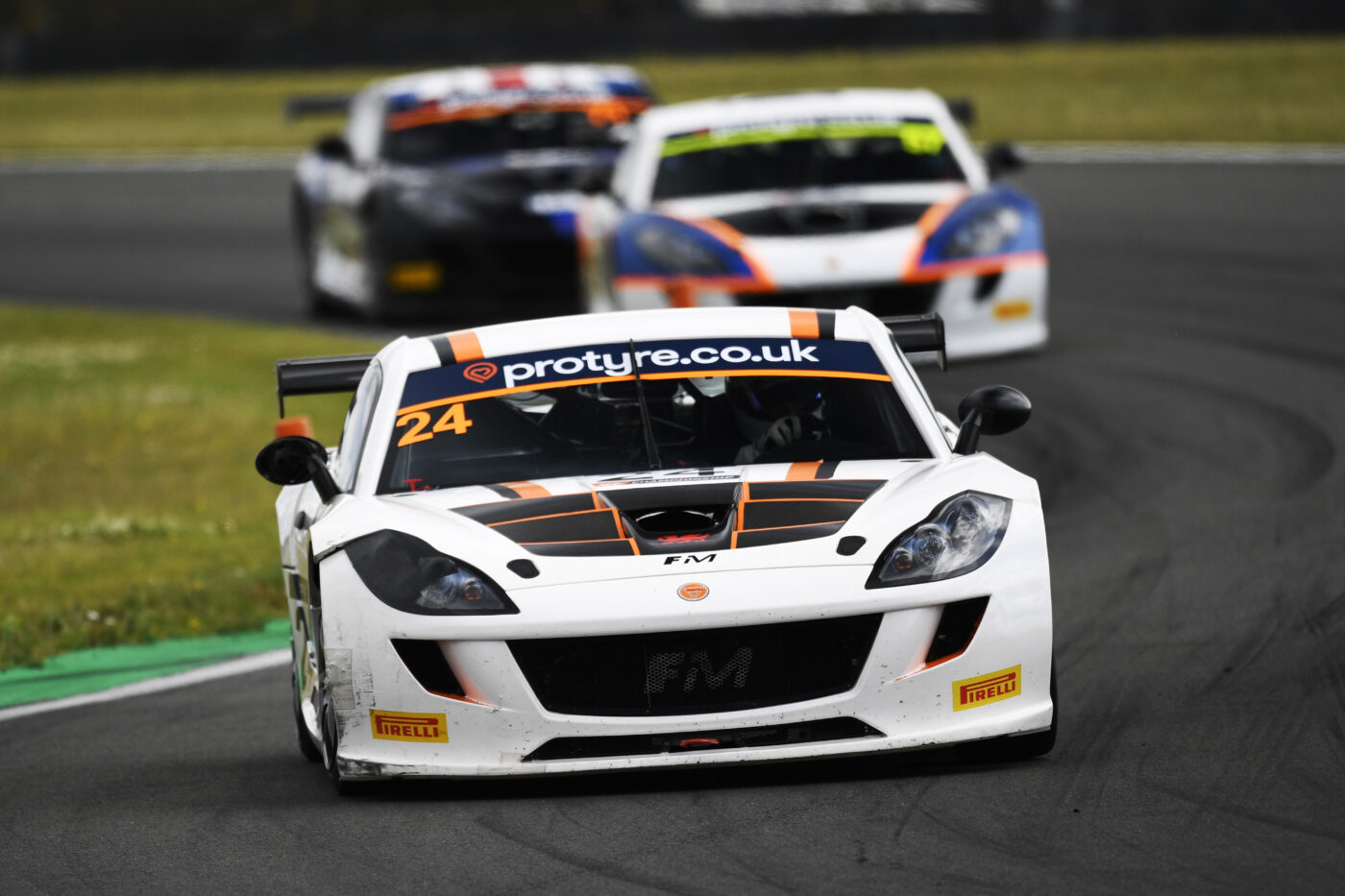 Douglass And White Dominate GT Championship At Snetterton